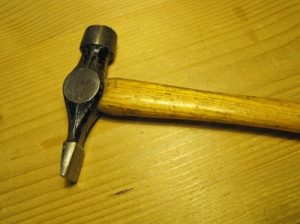 Cross peen hammer