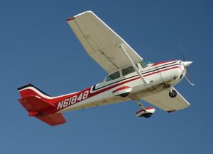 800px Cessna172 CatalinaTakeOff