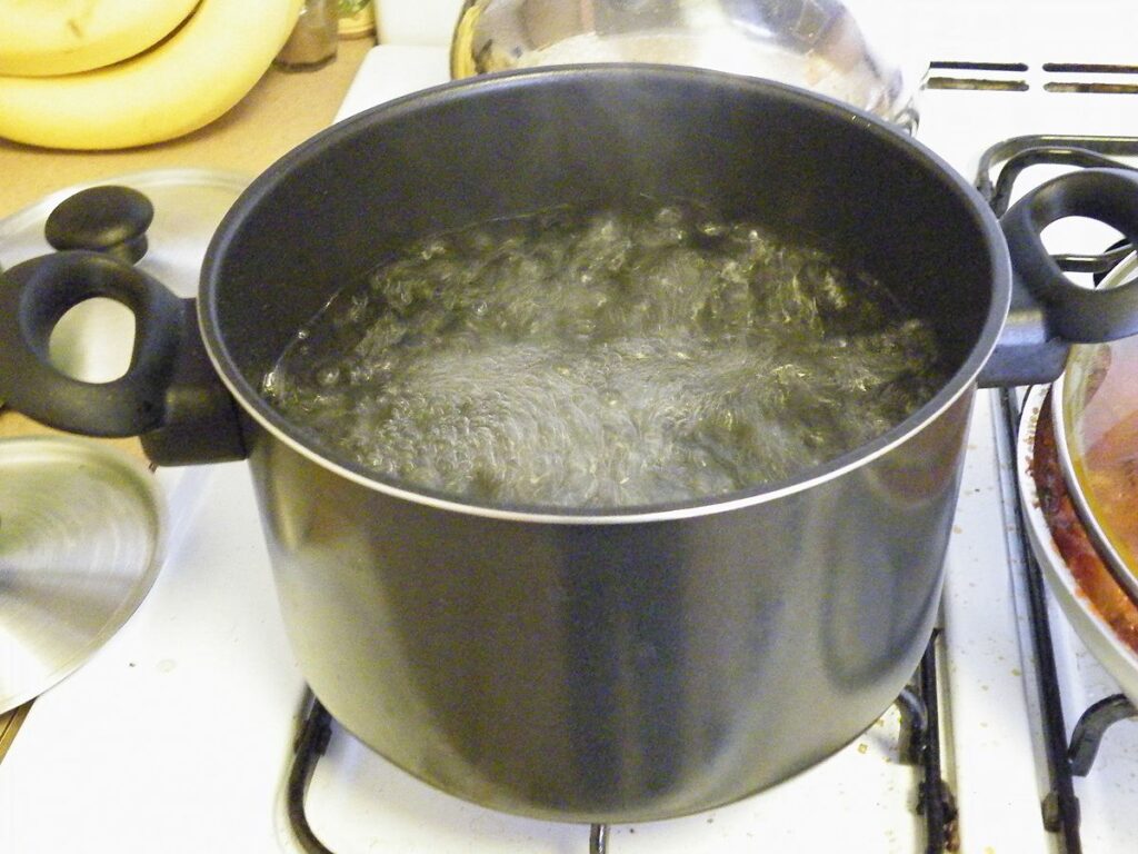 1200px Boiling water 1 1024x768 1